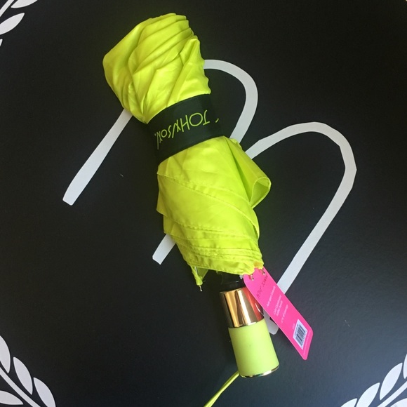 Betsey Johnson Acrylic Leo Lime Umbrella NWT - Picture 1 of 5